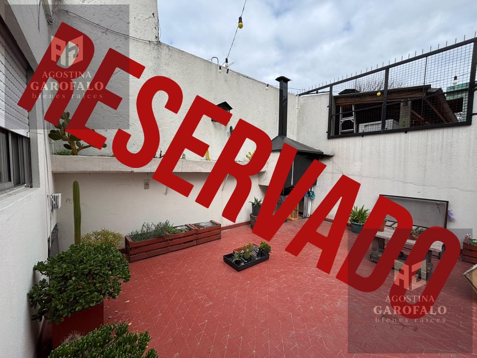 Condominium for sale in Almagro: 4 rooms with a terrace, barbecue, and separate entrance. NO MAINTENANCE FEES!