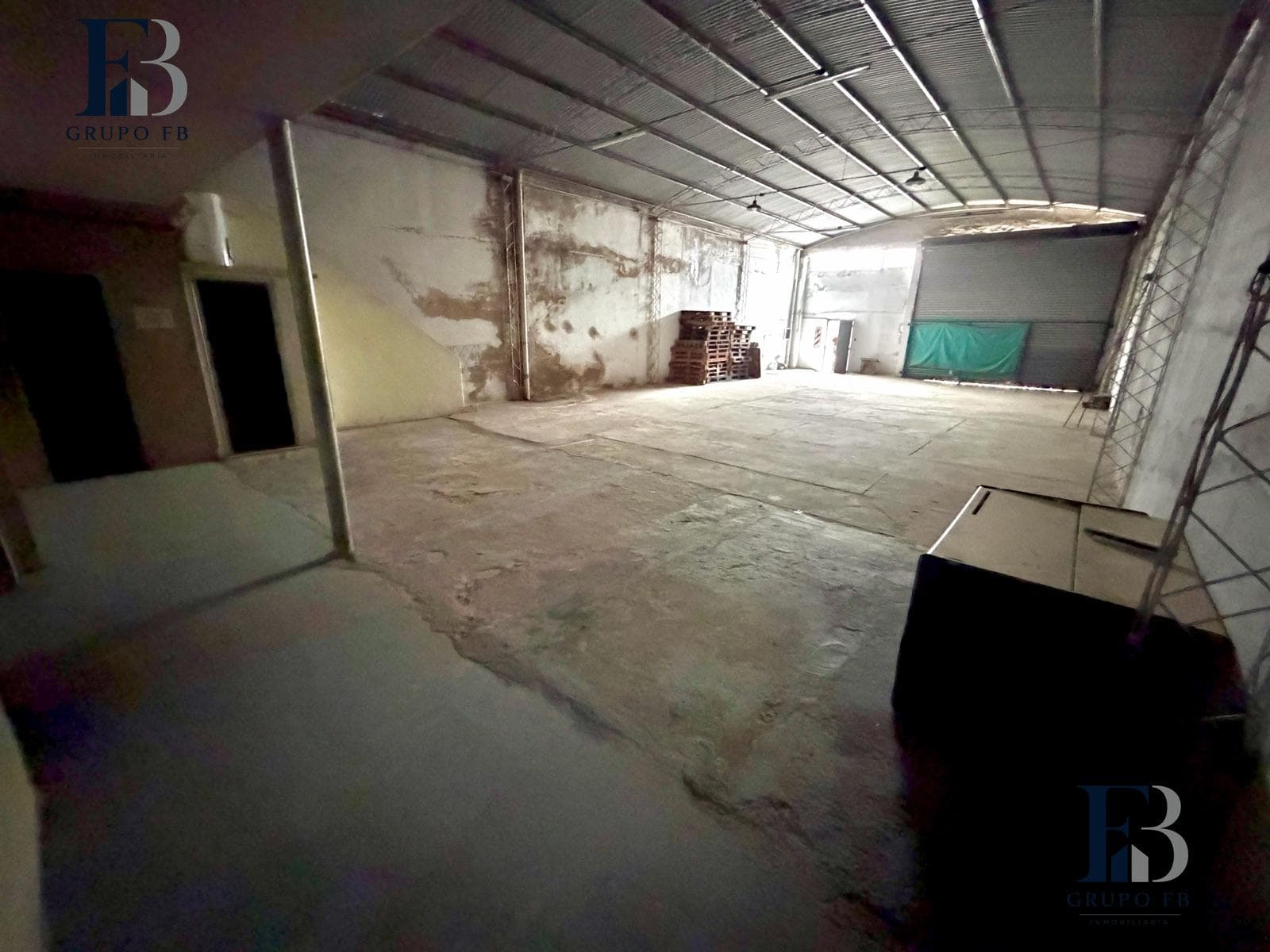 300 m² Warehouse for Rent with Office