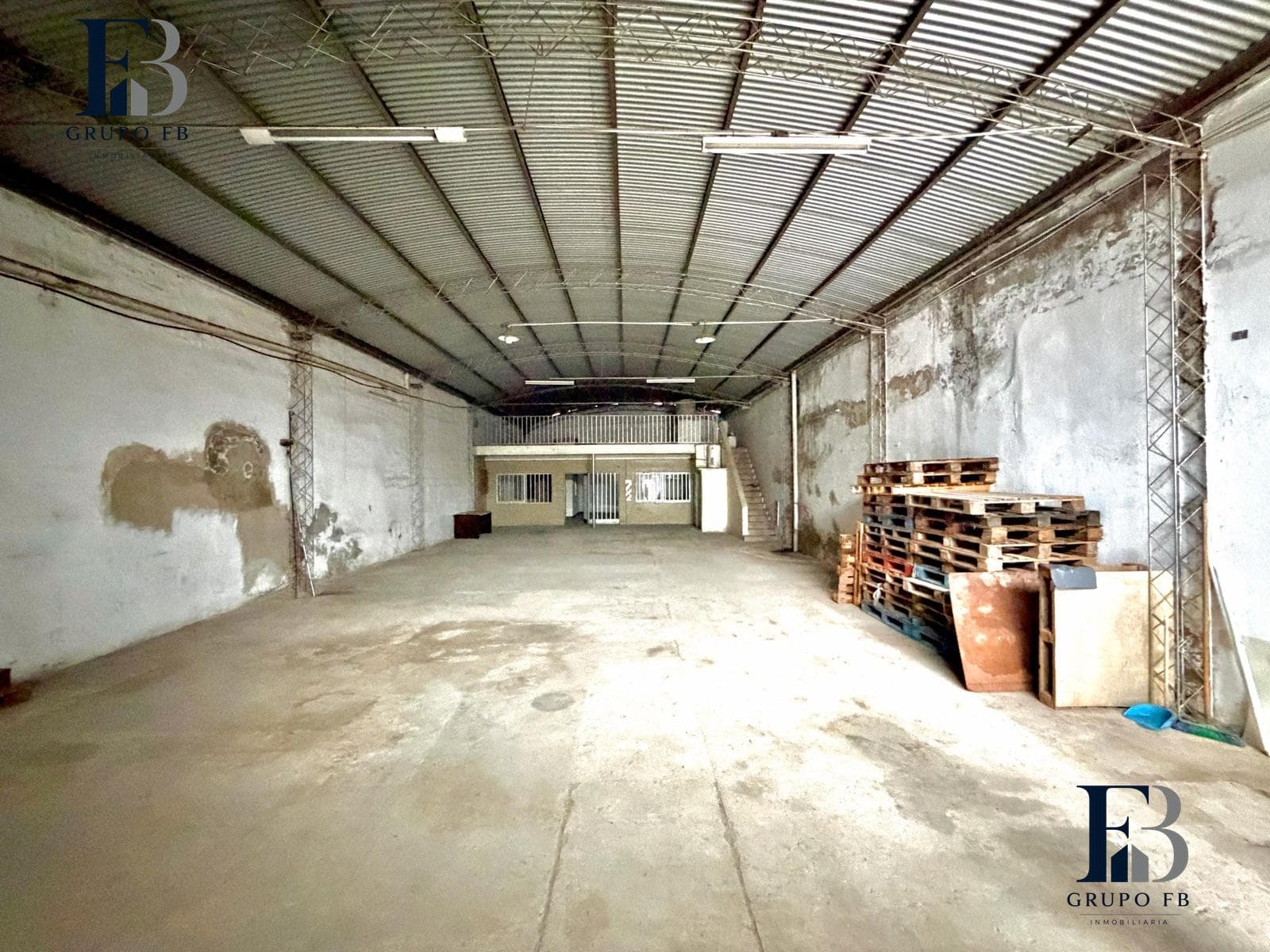300 m² Warehouse for Rent with Office
