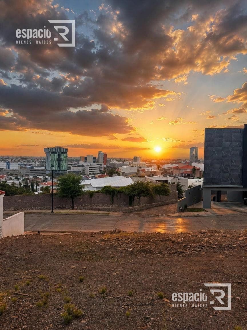LAND FOR SALE ON PASEO DE LAS LOMAS WITH A PANORAMIC VIEW
