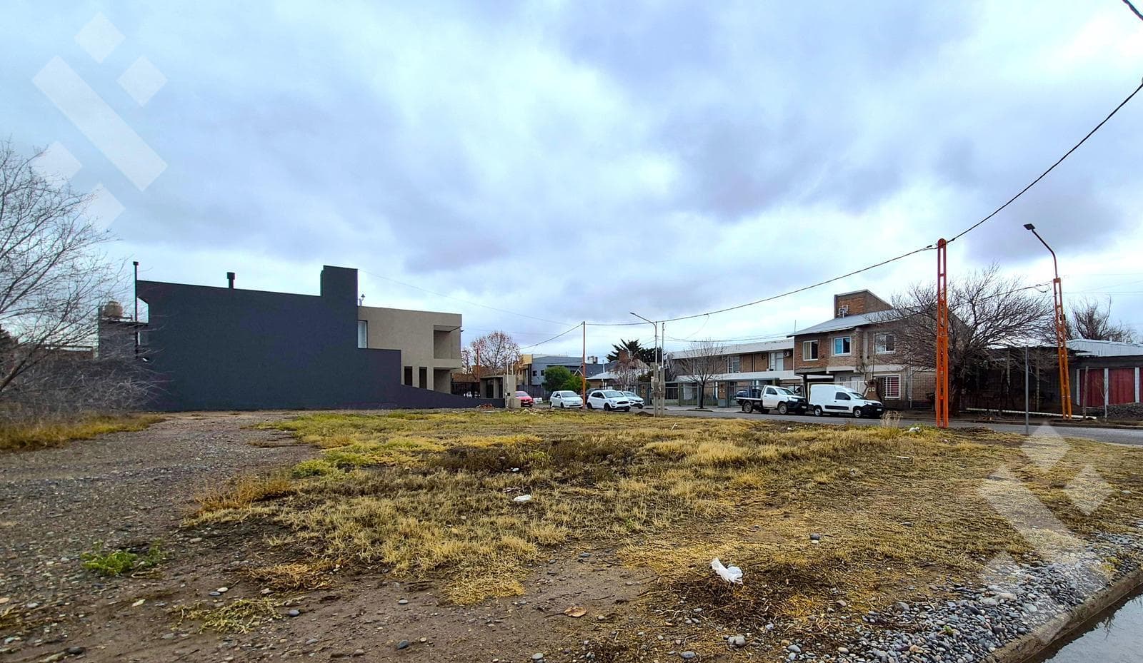 Land for sale, suitable for subdivision. 1800 Walsh Street - Cipolletti