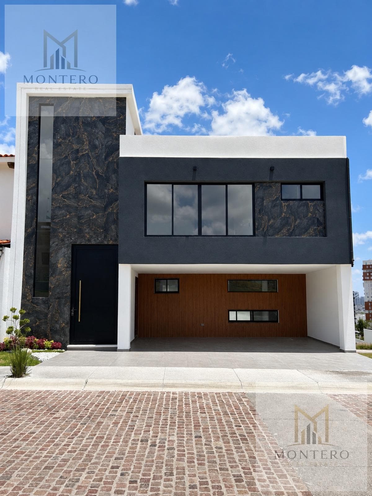 House - Lomas de Angelópolis Subdivision