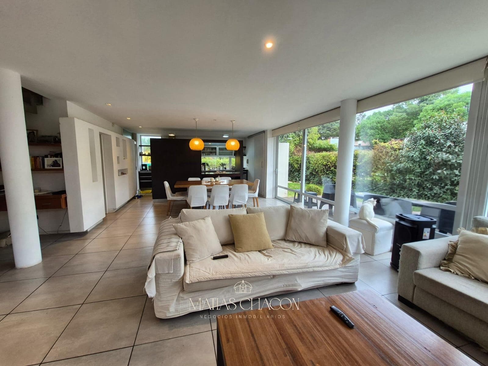 Excellent Modern 4-Room House with a Pool in Bosque Peralta Ramos