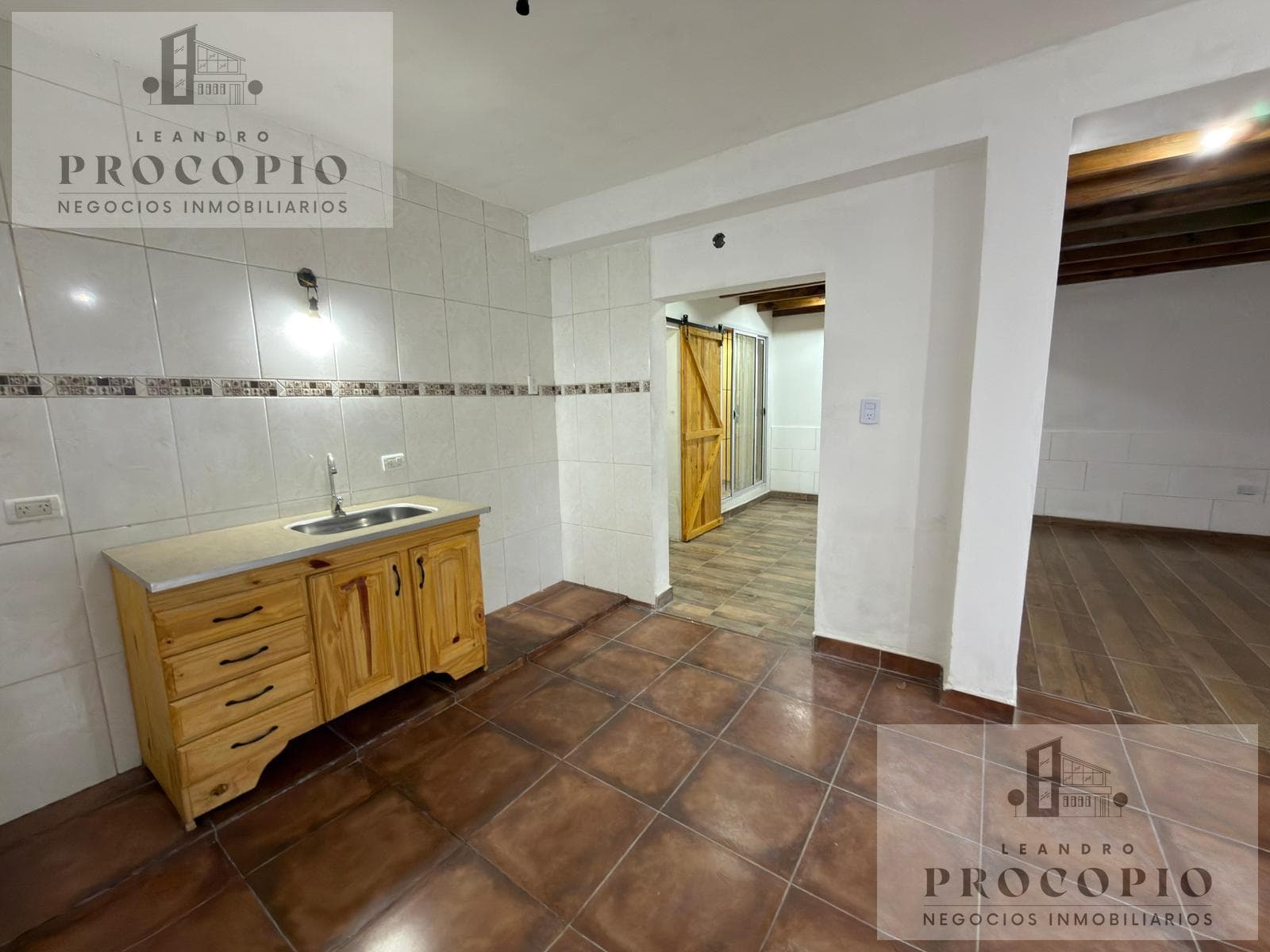 HOUSE - Two units - Park, barbecue area, and garage - For rent in Moreno
