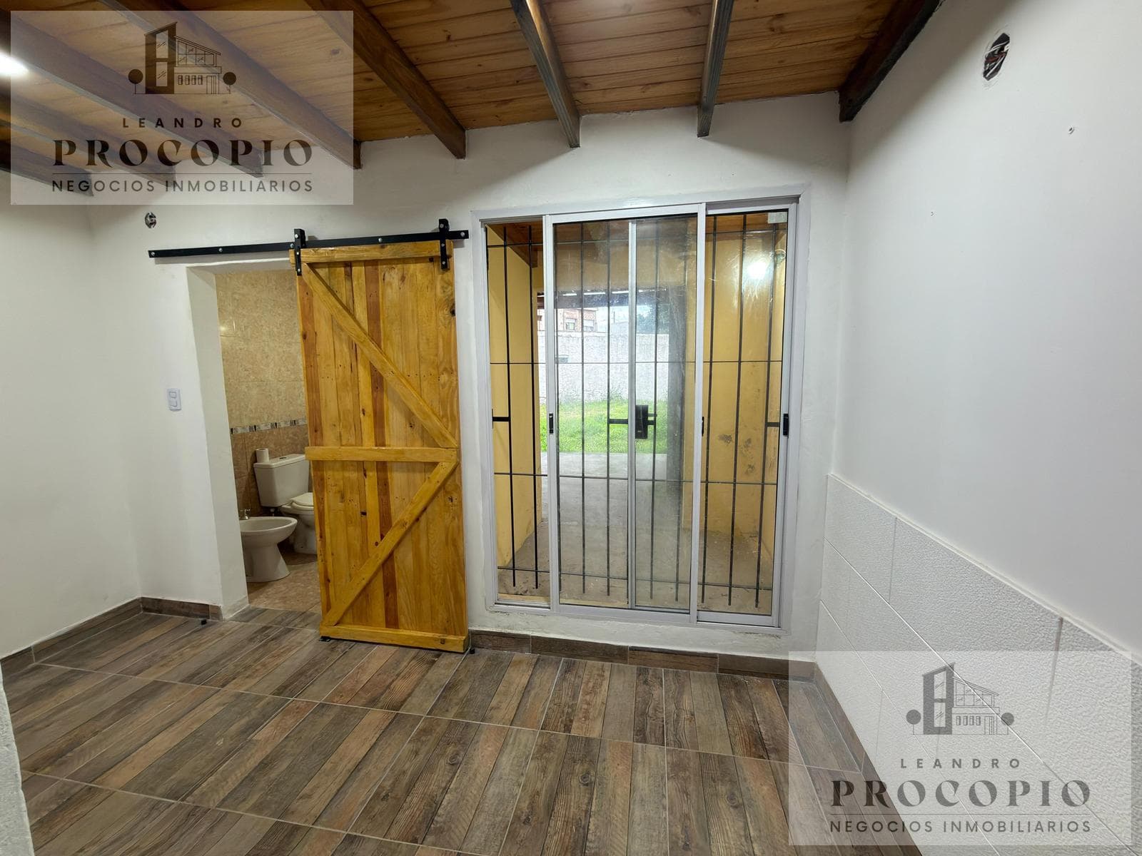 Two-room apartment with a park, barbecue, and garage for rent in Moreno