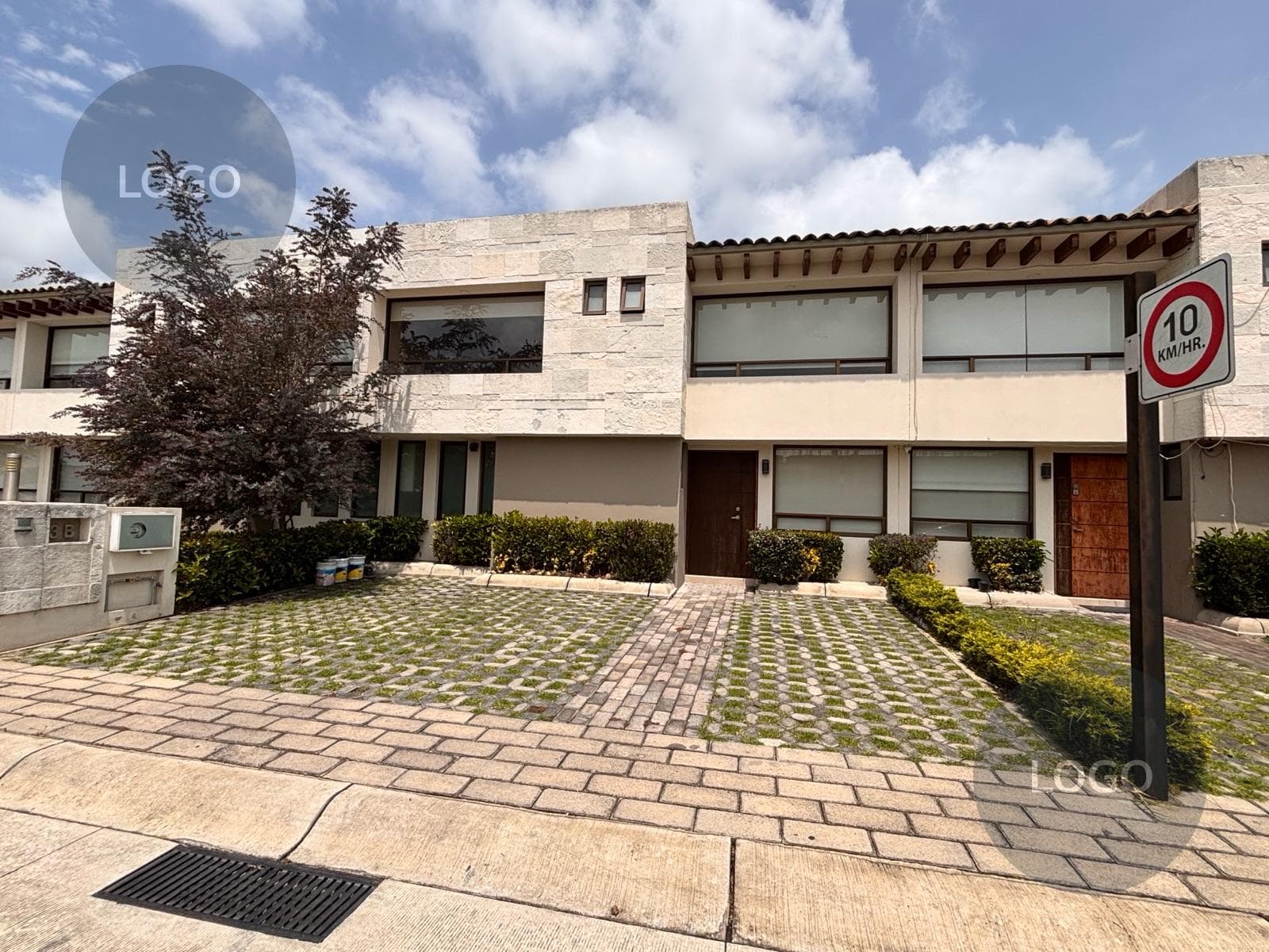 House in a Condominium Complex - Lomas Virreyes Subdivision