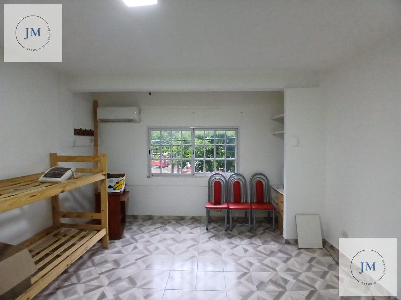 Spacious and bright studio apartment for rent in downtown Moreno! Just 3 blocks from the station.