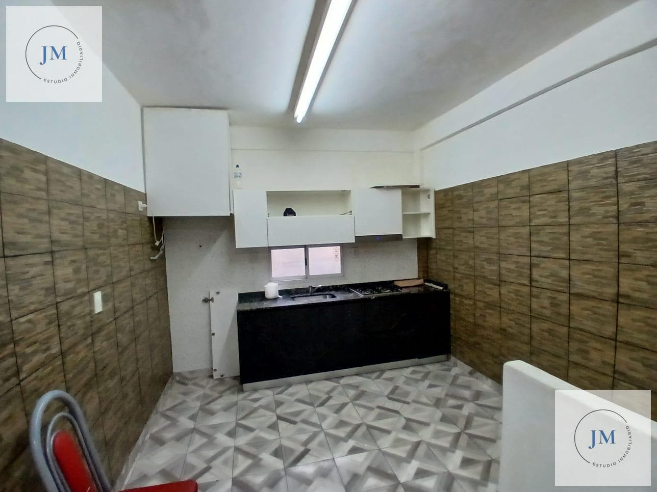 Spacious and bright studio apartment for rent in downtown Moreno! Just 3 blocks from the station.