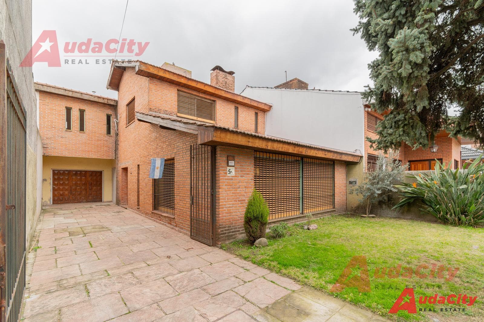 5-Room House for Sale in El Palomar