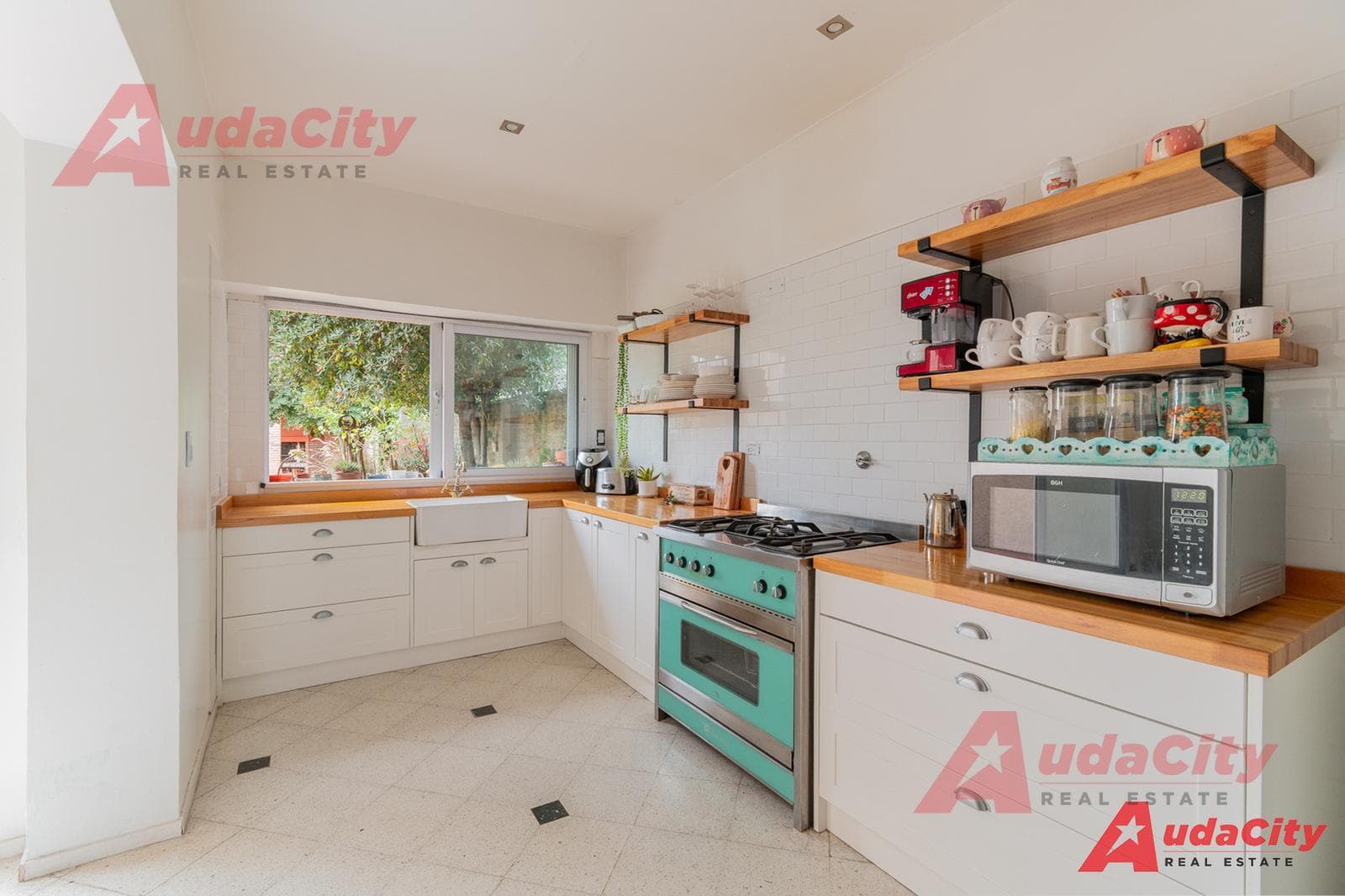 5-Room House for Sale in El Palomar