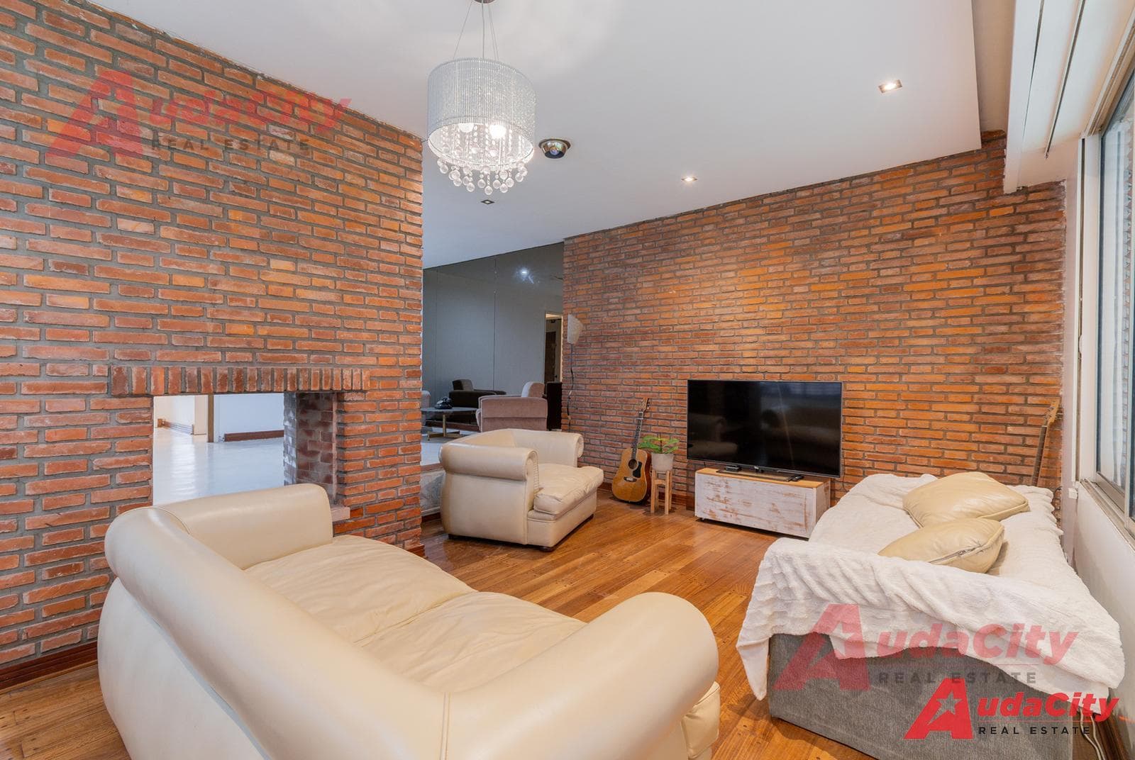 5-Room House for Sale in El Palomar