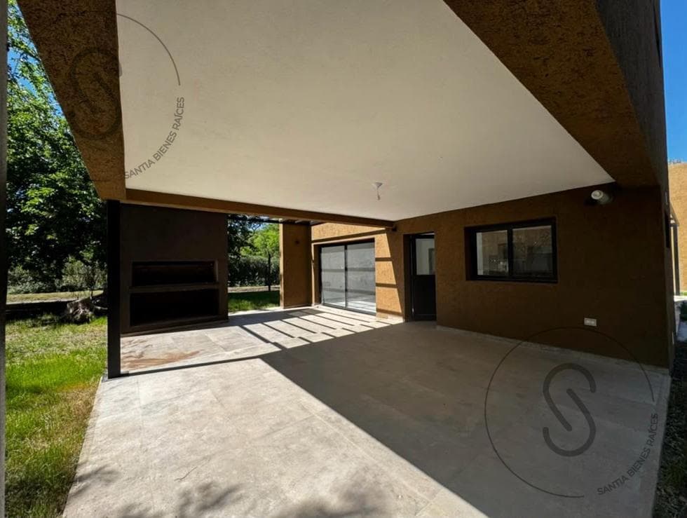 House for Sale - VILLA ALLENDE GOLF