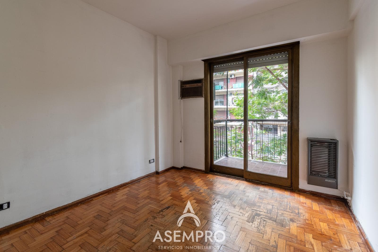 OPPORTUNITY TO RENOVATE IN CABALLITO SUR - 4-ROOM APARTMENT AT $1,739/M2