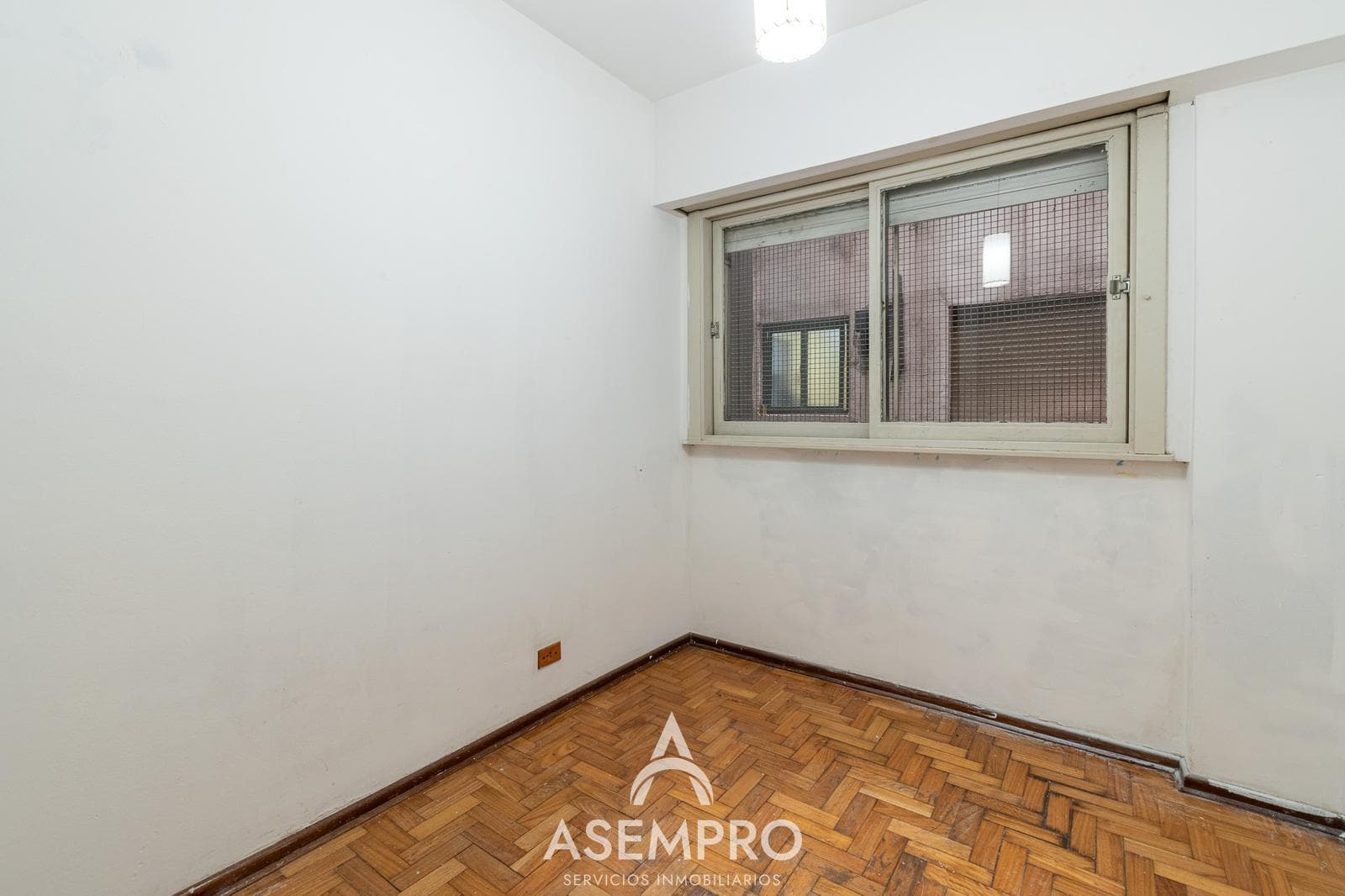 OPPORTUNITY TO RENOVATE IN CABALLITO SUR - 4-ROOM APARTMENT AT $1,739/M2
