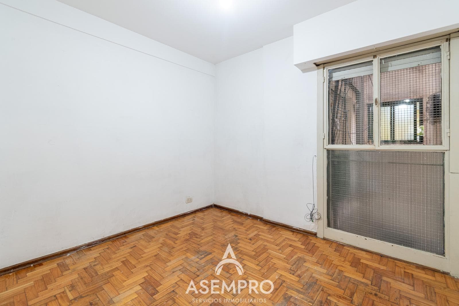 OPPORTUNITY TO RENOVATE IN CABALLITO SUR - 4-ROOM APARTMENT AT $1,739/M2