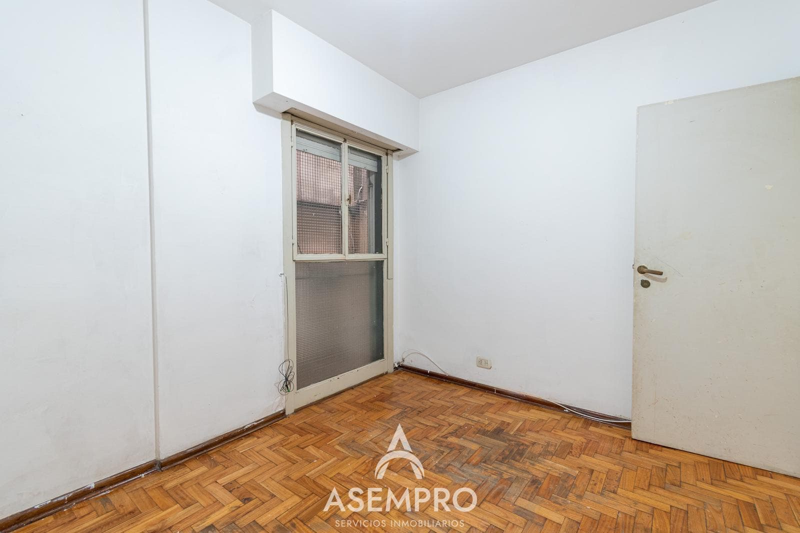 OPPORTUNITY TO RENOVATE IN CABALLITO SUR - 4-ROOM APARTMENT AT $1,739/M2