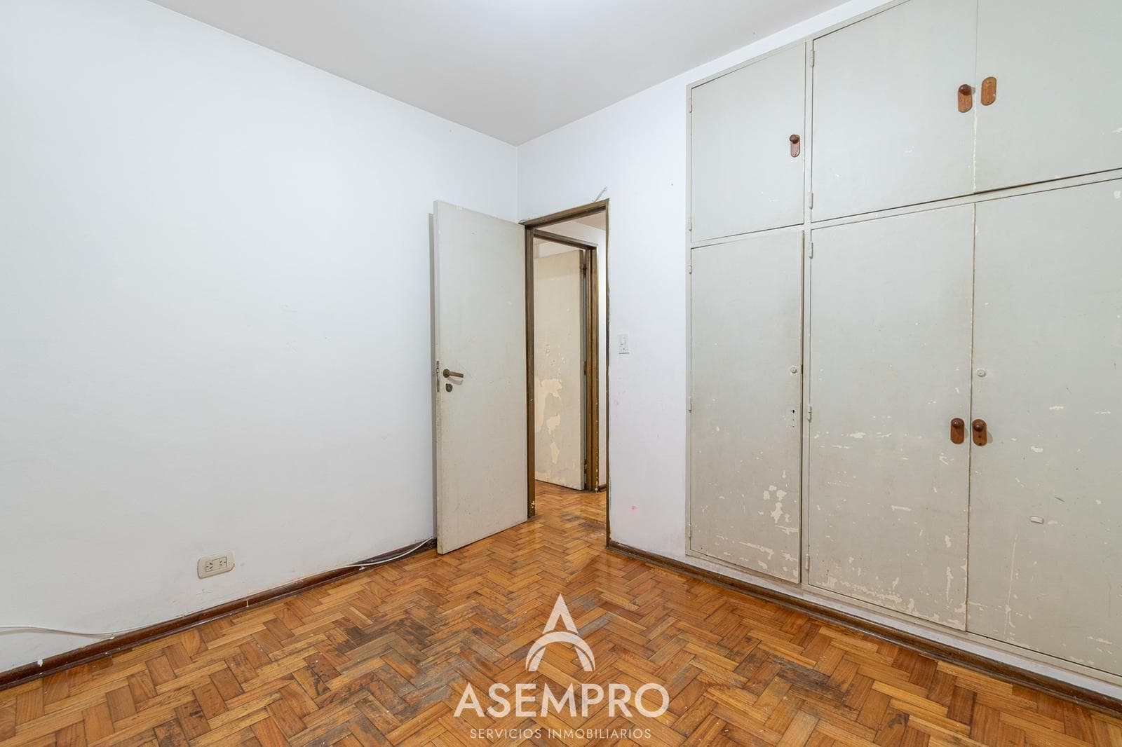 OPPORTUNITY TO RENOVATE IN CABALLITO SUR - 4-ROOM APARTMENT AT $1,739/M2