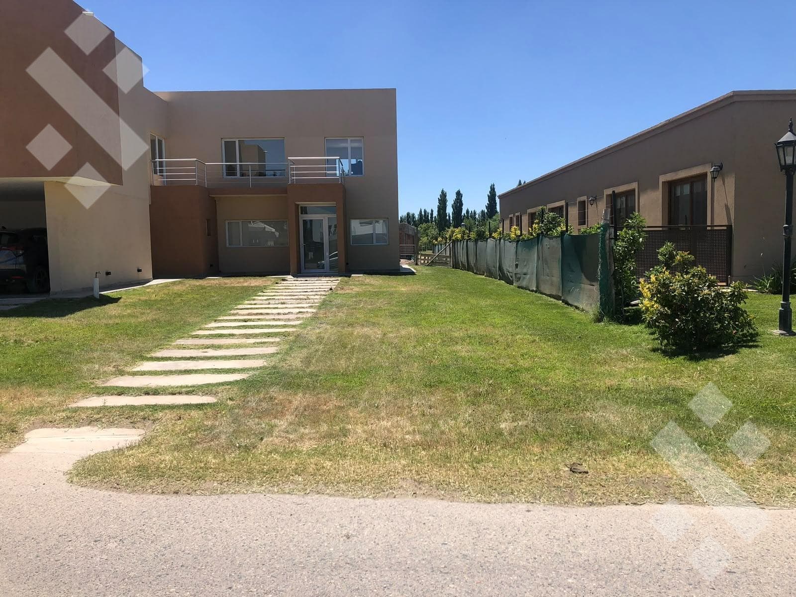 For Rent | Executive-Level Home | 3 Bedrooms | Sauces del Limay Neighborhood | Neuquén