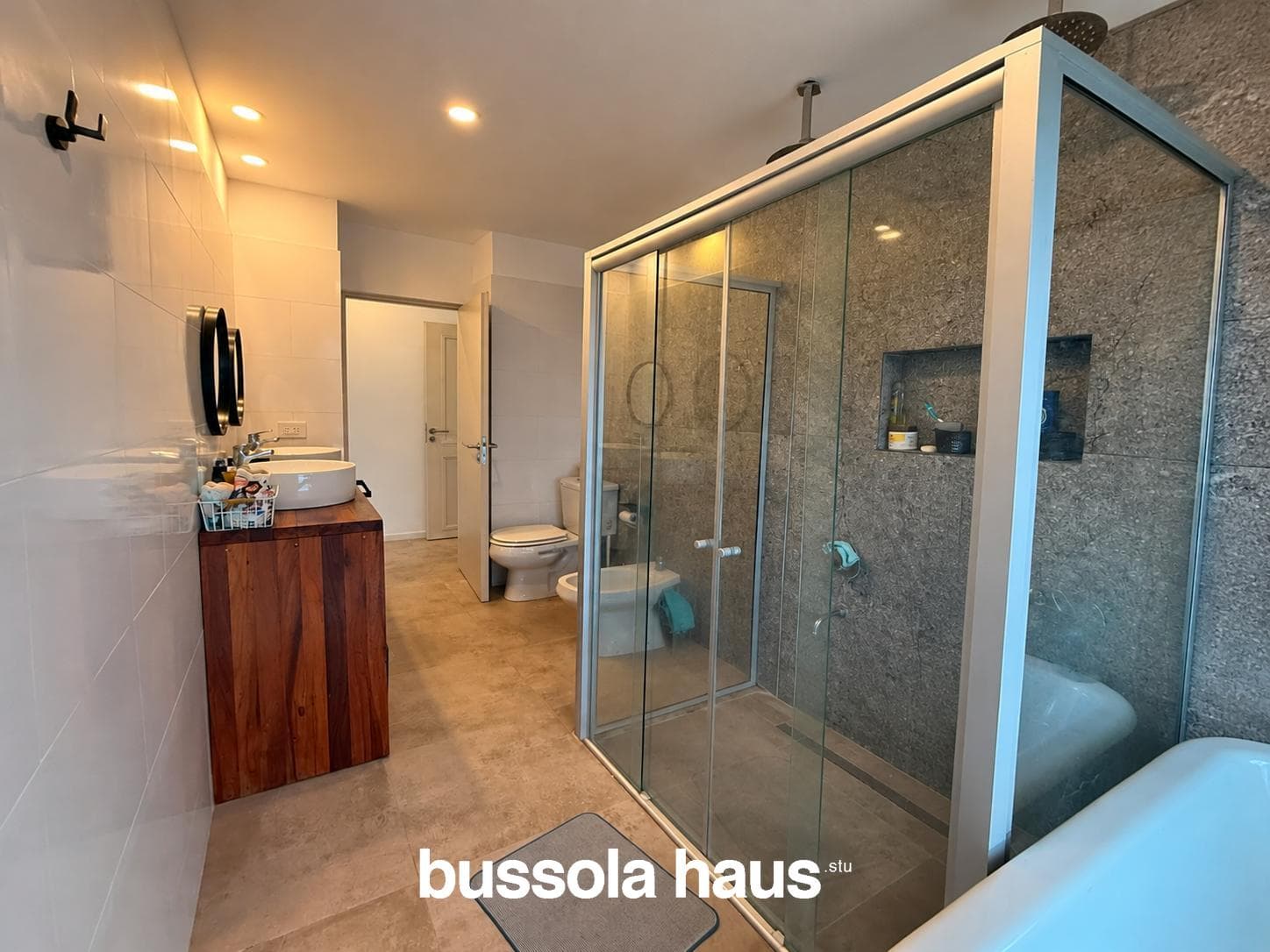 3-Bedroom House for Rent in Laguna, Canton Norte, Escobar