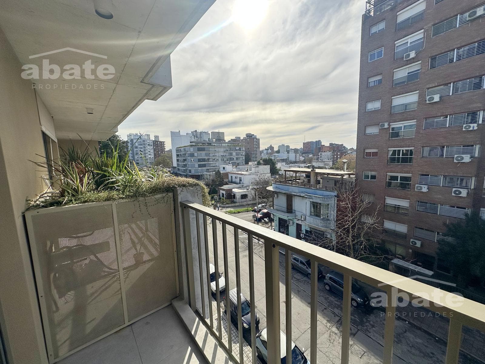Studio apartment for sale with a front terrace. Ideal investment!