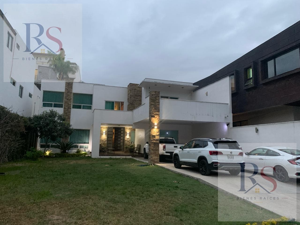 House in Bosques de Valle Alto