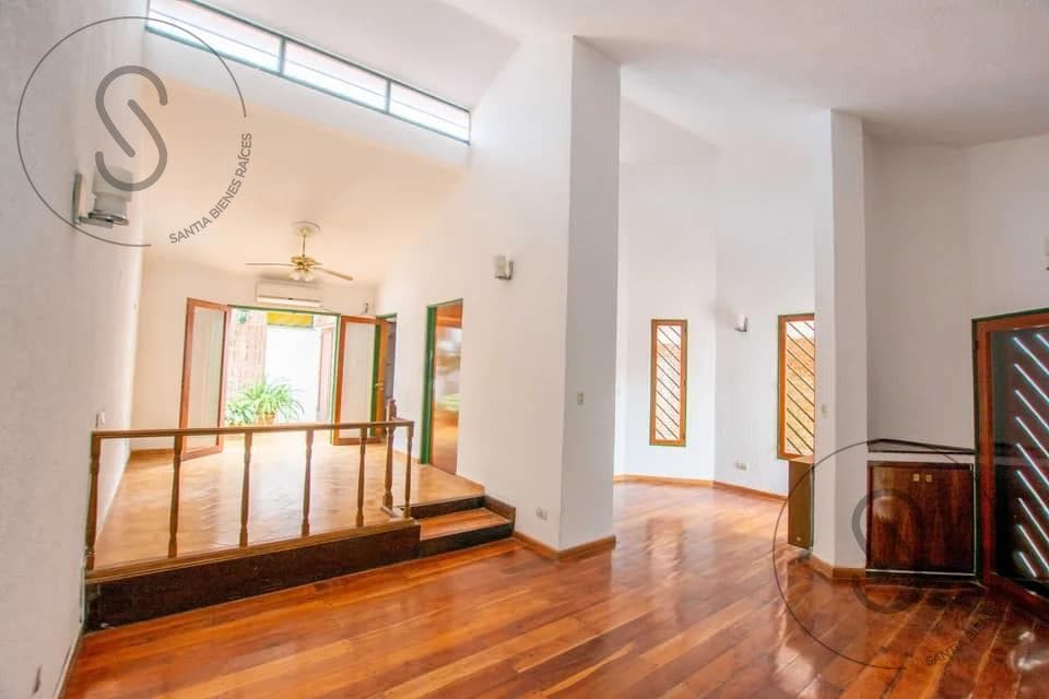 Venta Casa 4 dorm - Zona Cerro de las Rosas