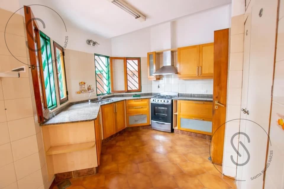 Venta Casa 4 dorm - Zona Cerro de las Rosas