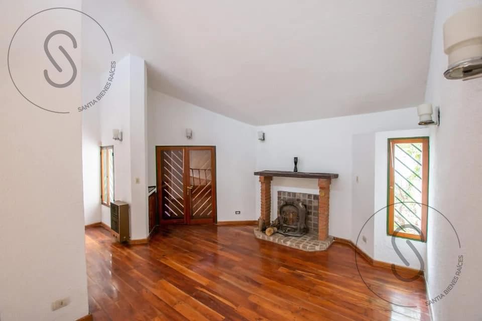 Venta Casa 4 dorm - Zona Cerro de las Rosas