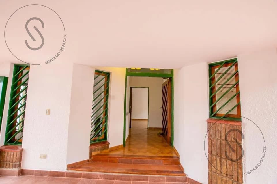 Venta Casa 4 dorm - Zona Cerro de las Rosas
