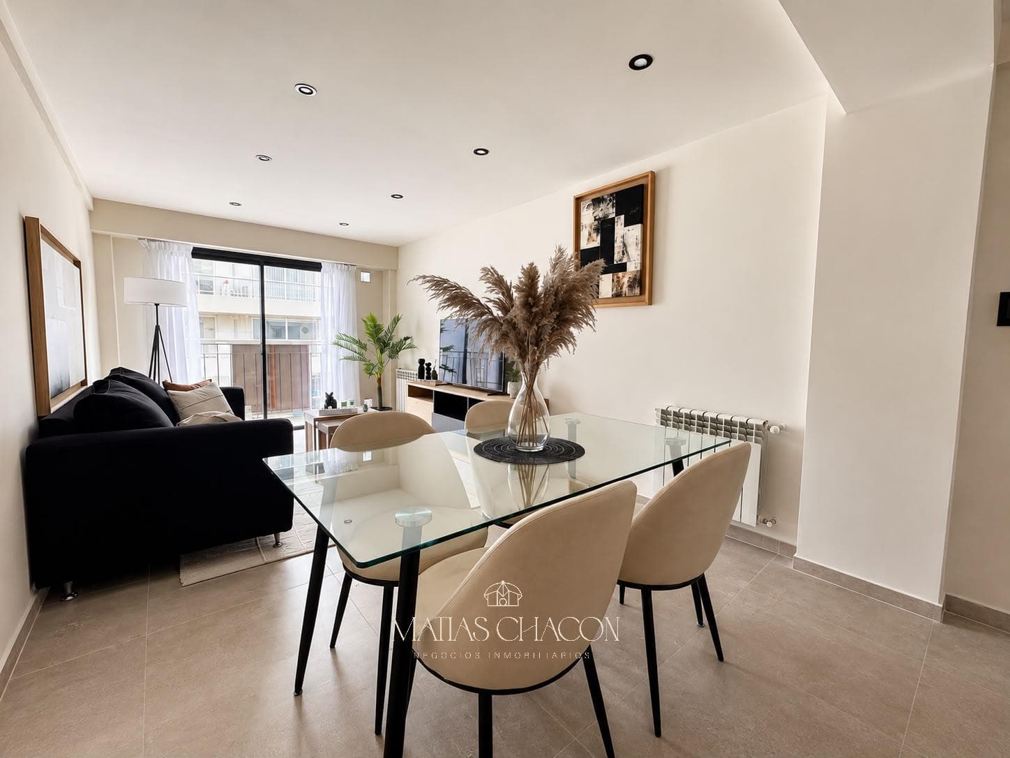 3-room apartment facing the street, completely renovated to look brand new