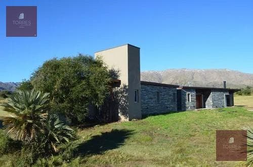 HOUSE FOR SALE IN THE COUNTRY GOLF SANTA MARIA VILLA LARCA NEIGHBORHOOD, MERLO. SAN LUIS