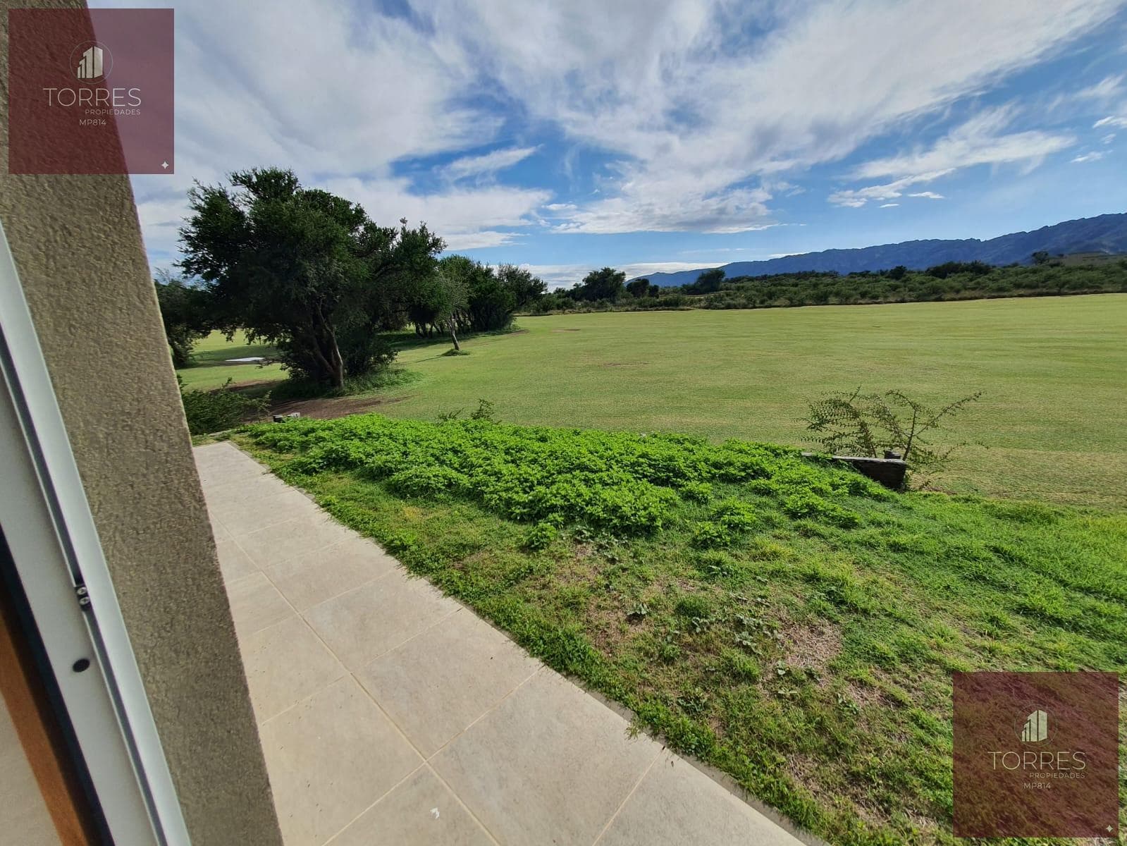 HOUSE FOR SALE IN THE COUNTRY GOLF SANTA MARIA VILLA LARCA NEIGHBORHOOD, MERLO. SAN LUIS