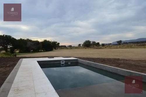 HOUSE FOR SALE IN THE COUNTRY GOLF SANTA MARIA VILLA LARCA NEIGHBORHOOD, MERLO. SAN LUIS