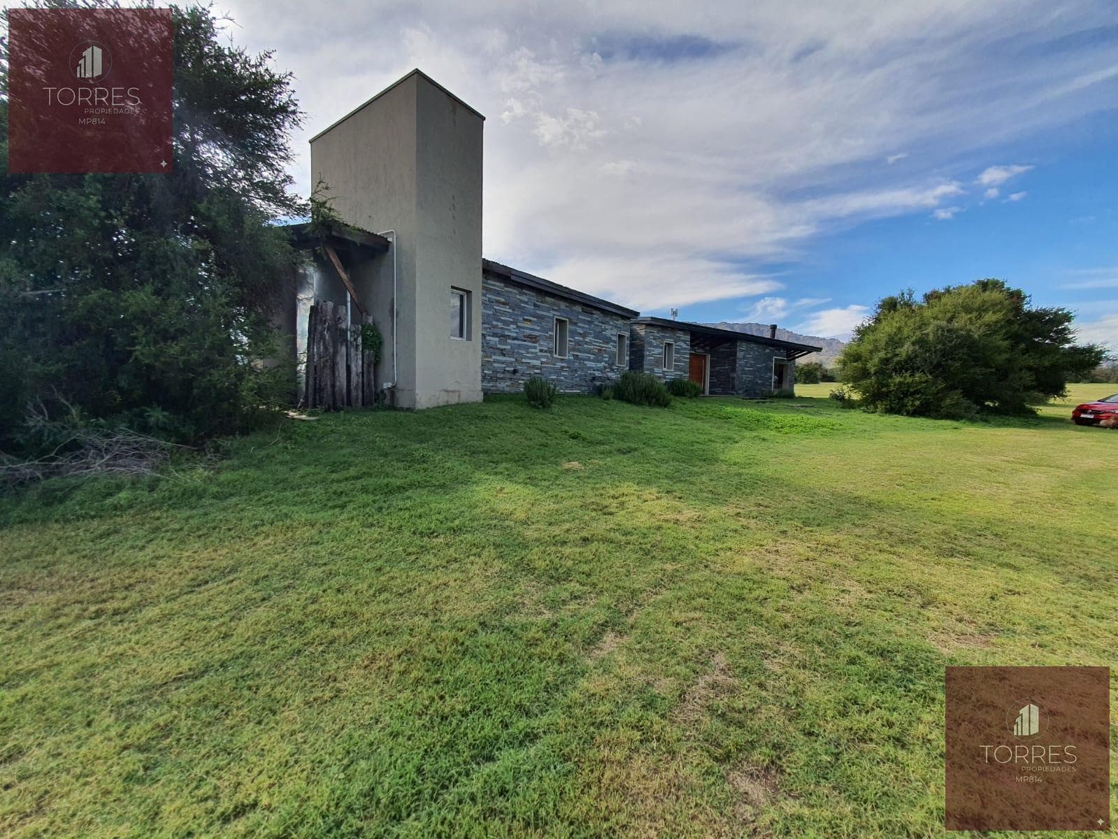 HOUSE FOR SALE IN THE COUNTRY GOLF SANTA MARIA VILLA LARCA NEIGHBORHOOD, MERLO. SAN LUIS