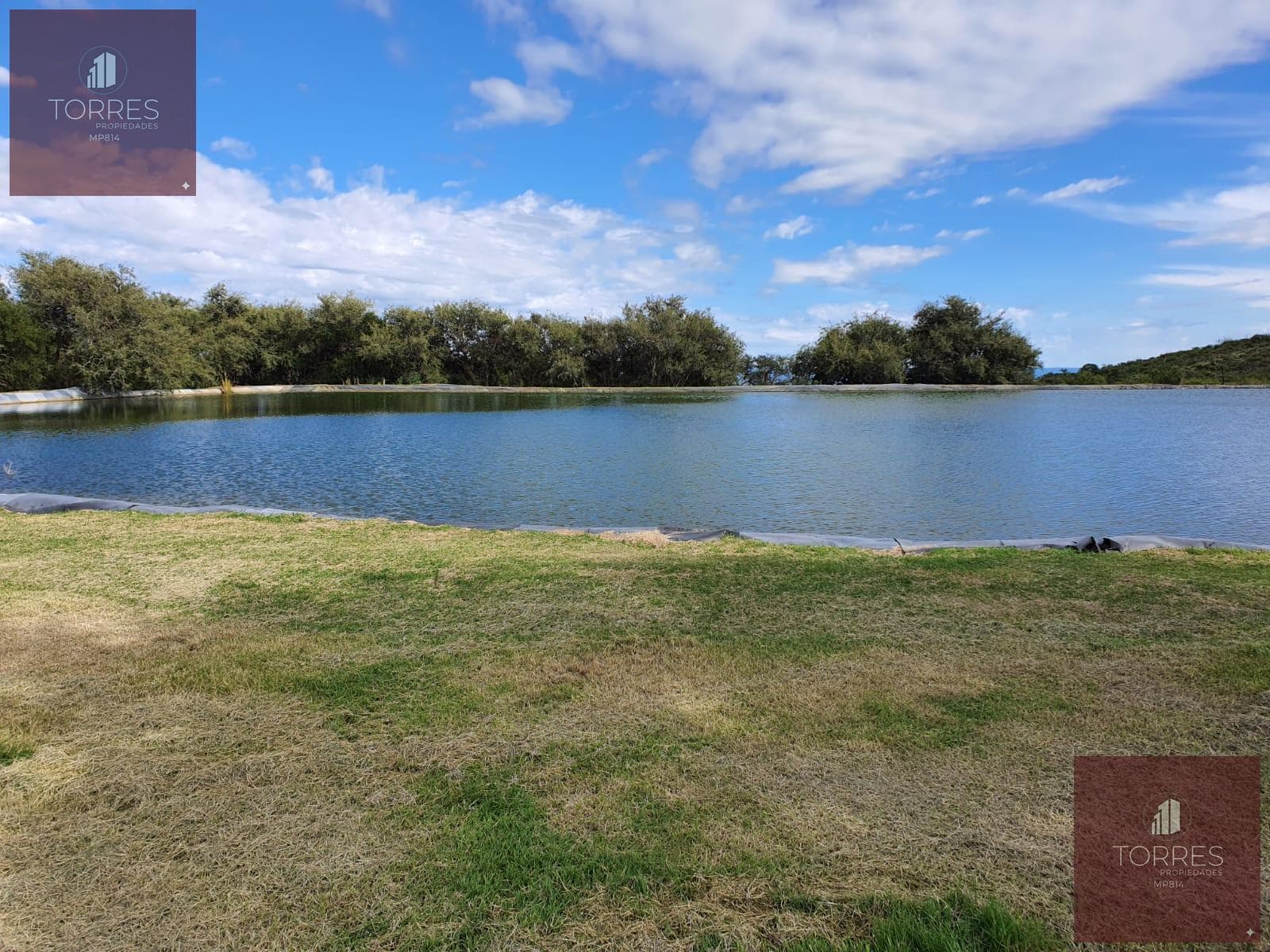 HOUSE FOR SALE IN THE COUNTRY GOLF SANTA MARIA VILLA LARCA NEIGHBORHOOD, MERLO. SAN LUIS