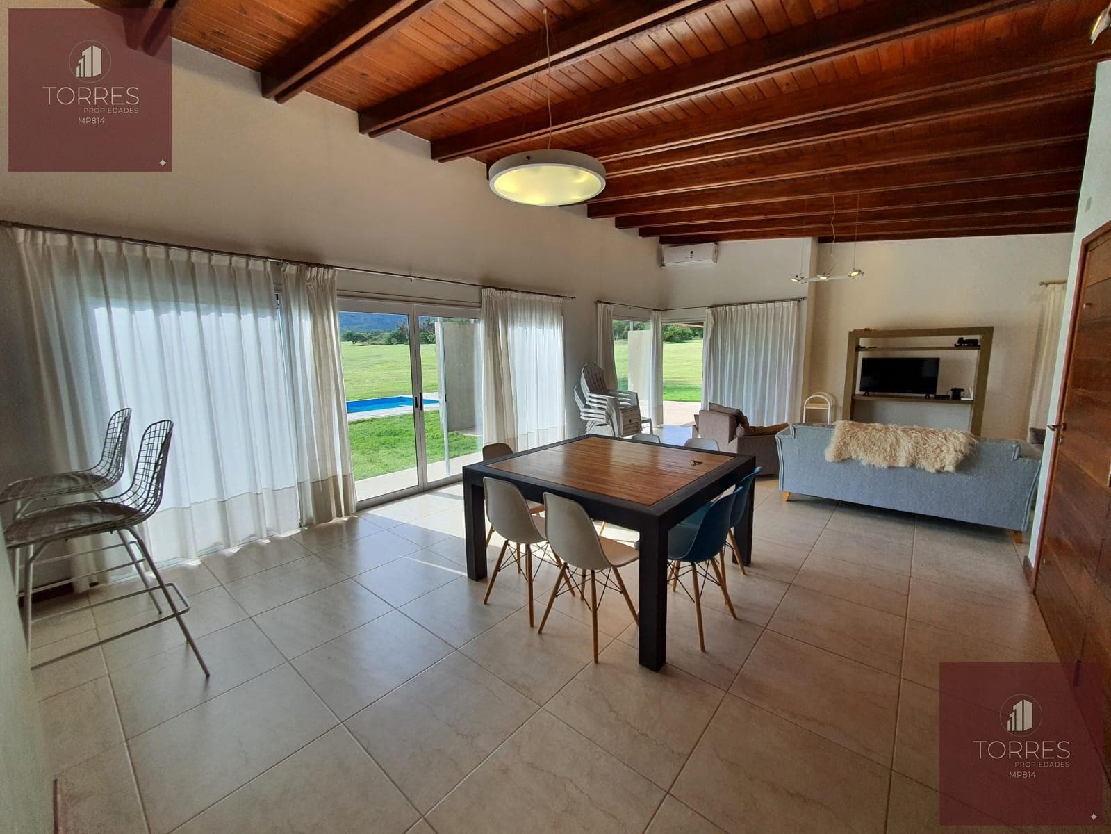 HOUSE FOR SALE IN THE COUNTRY GOLF SANTA MARIA VILLA LARCA NEIGHBORHOOD, MERLO. SAN LUIS