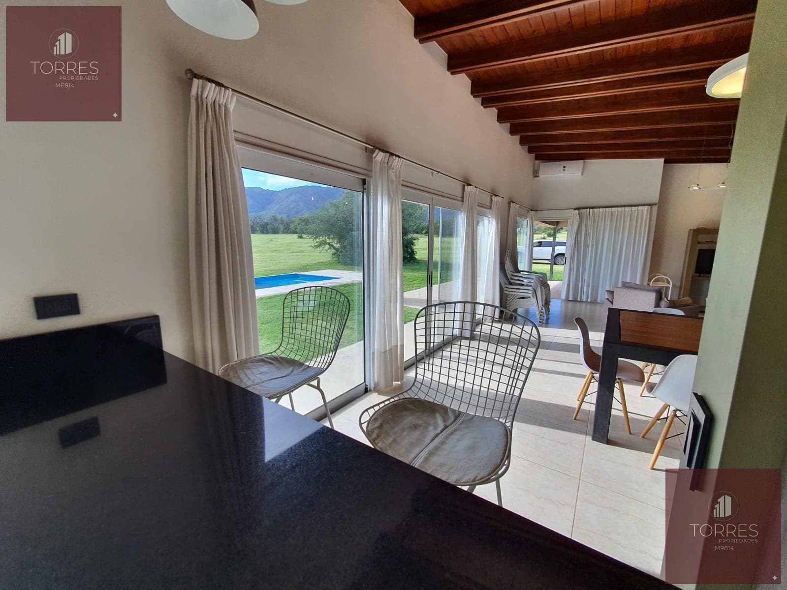 HOUSE FOR SALE IN THE COUNTRY GOLF SANTA MARIA VILLA LARCA NEIGHBORHOOD, MERLO. SAN LUIS