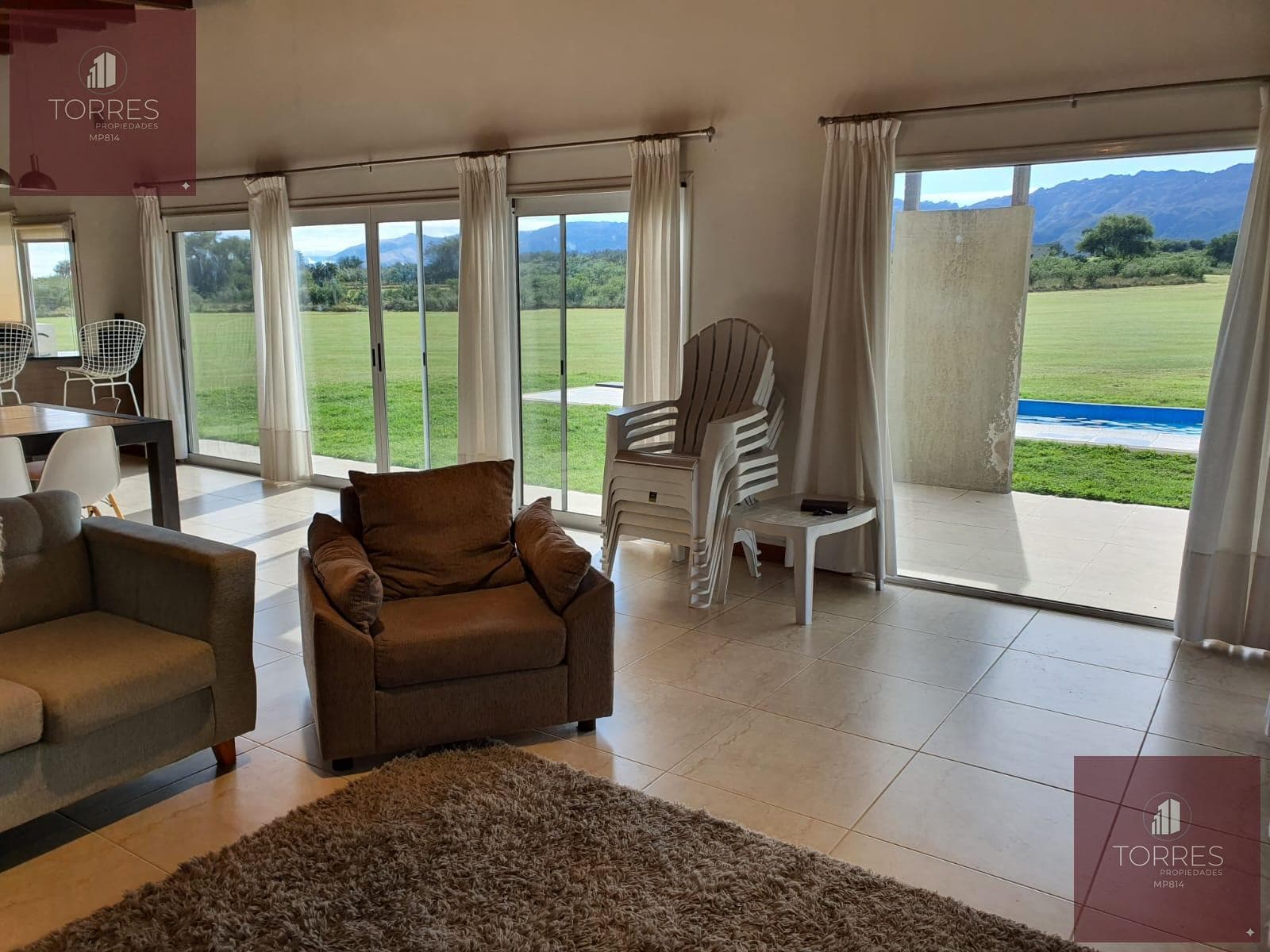 HOUSE FOR SALE IN THE COUNTRY GOLF SANTA MARIA VILLA LARCA NEIGHBORHOOD, MERLO. SAN LUIS