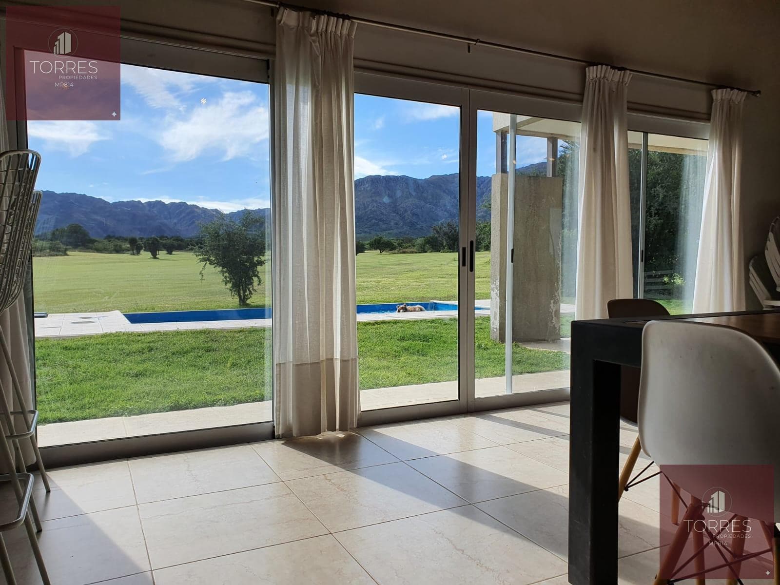 HOUSE FOR SALE IN THE COUNTRY GOLF SANTA MARIA VILLA LARCA NEIGHBORHOOD, MERLO. SAN LUIS