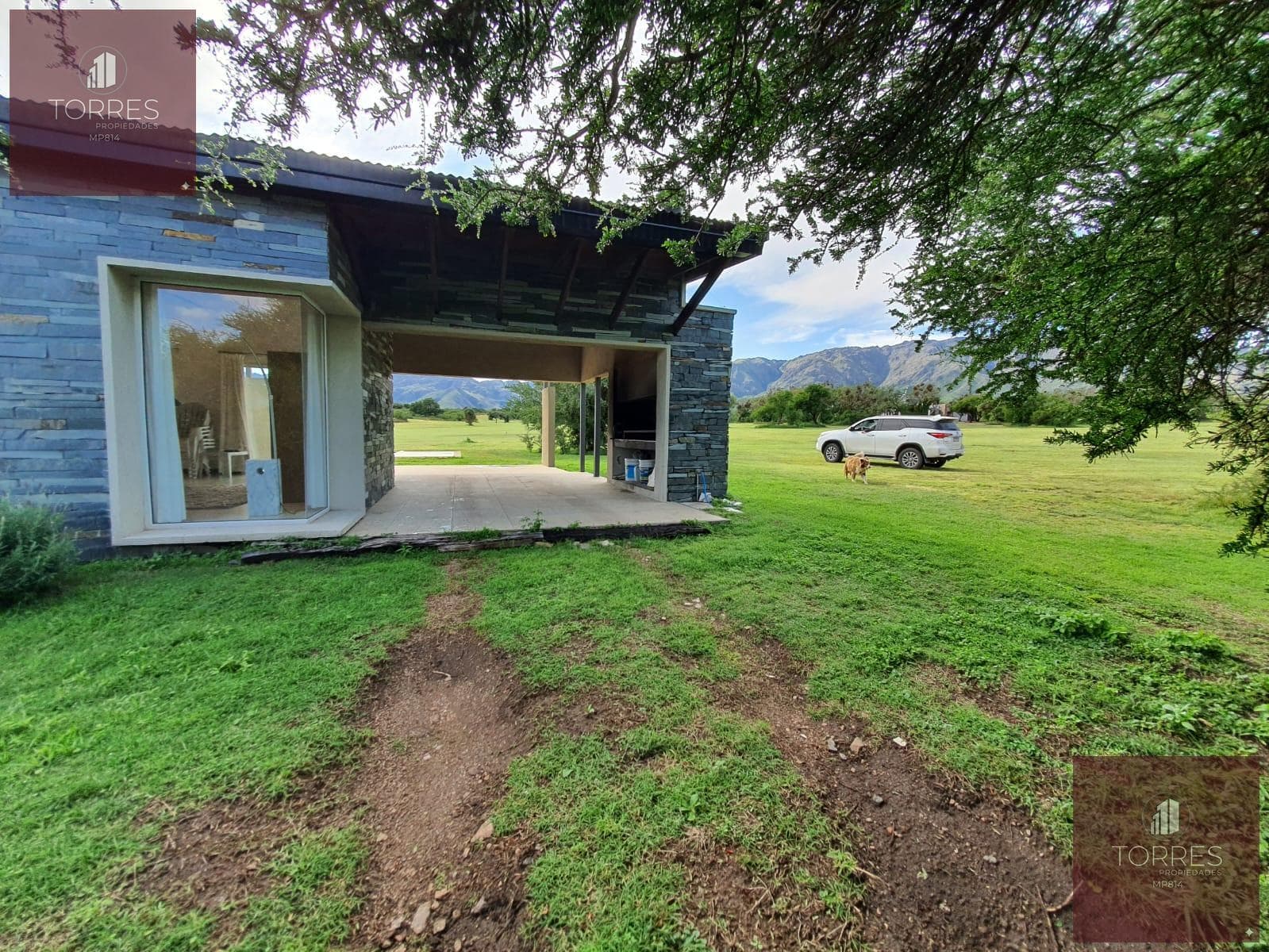 HOUSE FOR SALE IN THE COUNTRY GOLF SANTA MARIA VILLA LARCA NEIGHBORHOOD, MERLO. SAN LUIS