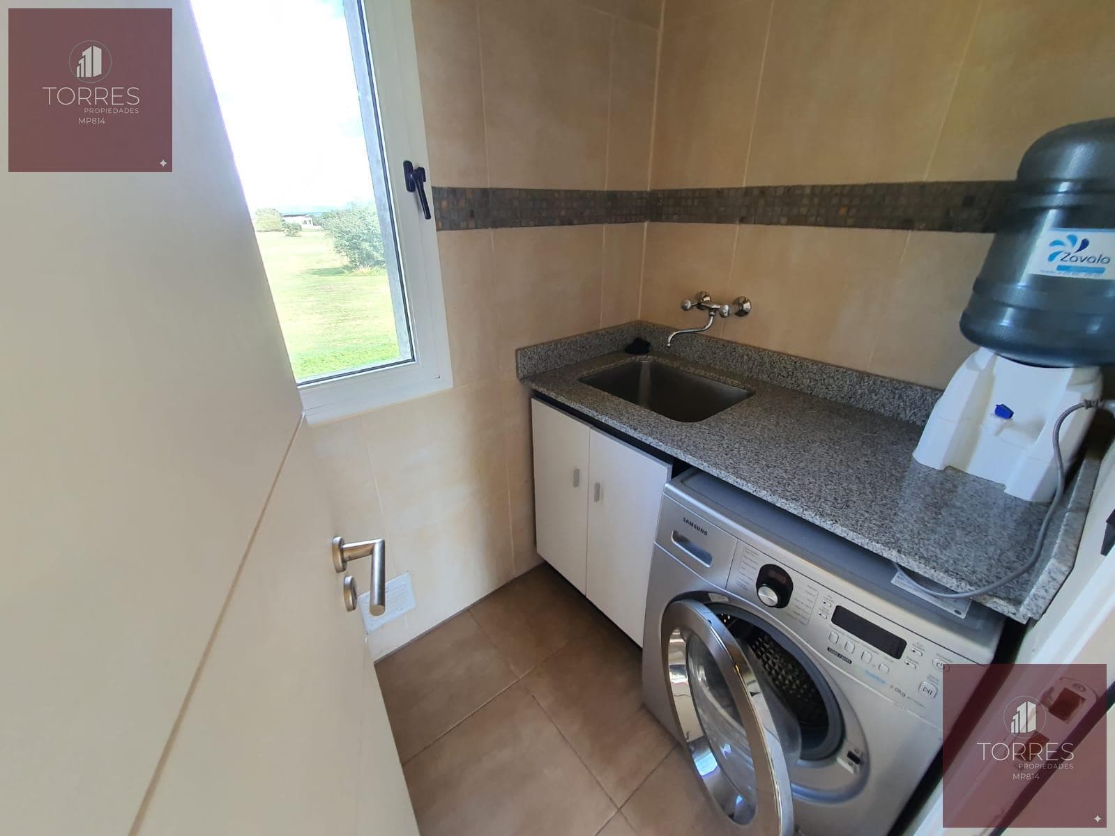 HOUSE FOR SALE IN THE COUNTRY GOLF SANTA MARIA VILLA LARCA NEIGHBORHOOD, MERLO. SAN LUIS