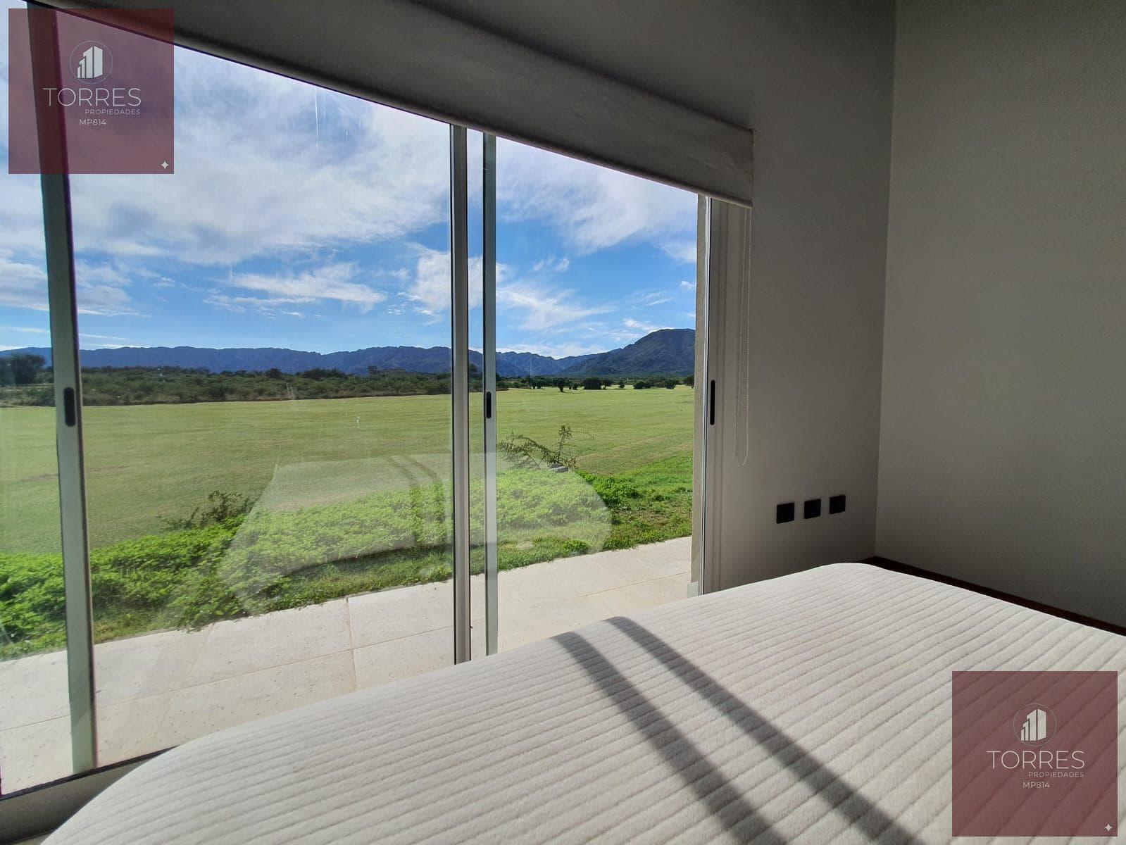 HOUSE FOR SALE IN THE COUNTRY GOLF SANTA MARIA VILLA LARCA NEIGHBORHOOD, MERLO. SAN LUIS