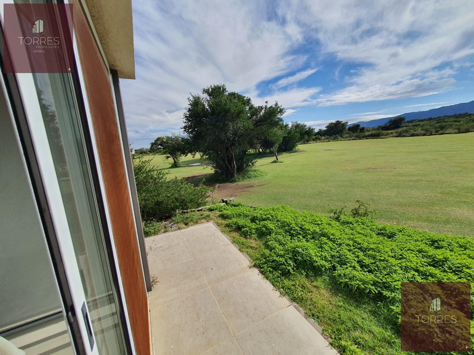 HOUSE FOR SALE IN THE COUNTRY GOLF SANTA MARIA VILLA LARCA NEIGHBORHOOD, MERLO. SAN LUIS