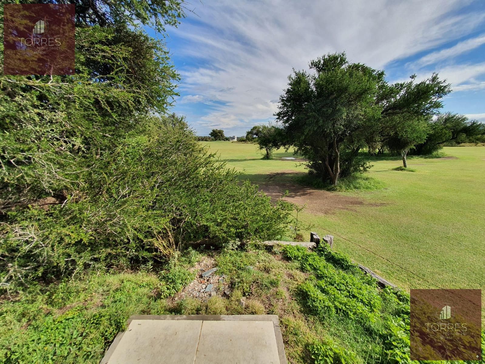 HOUSE FOR SALE IN THE COUNTRY GOLF SANTA MARIA VILLA LARCA NEIGHBORHOOD, MERLO. SAN LUIS