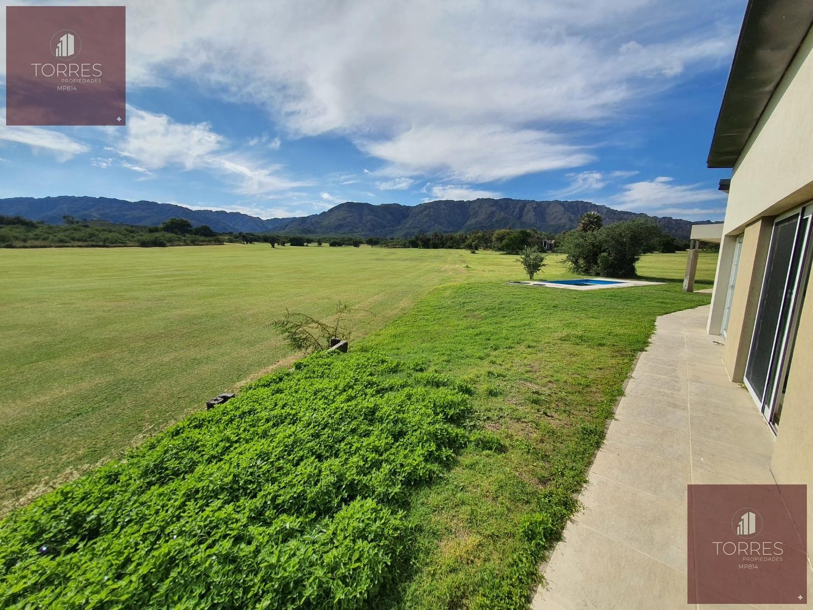 HOUSE FOR SALE IN THE COUNTRY GOLF SANTA MARIA VILLA LARCA NEIGHBORHOOD, MERLO. SAN LUIS