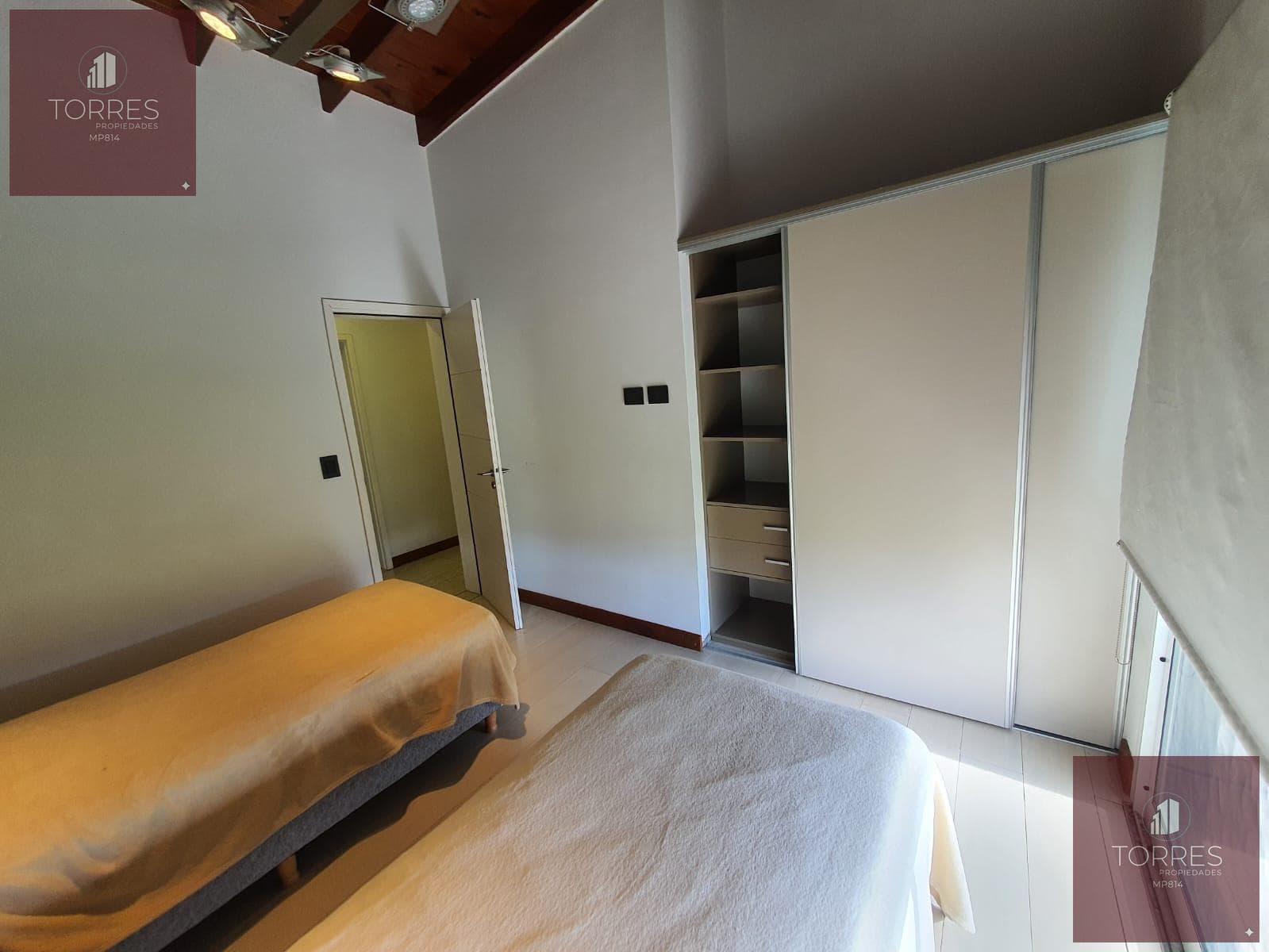 HOUSE FOR SALE IN THE COUNTRY GOLF SANTA MARIA VILLA LARCA NEIGHBORHOOD, MERLO. SAN LUIS