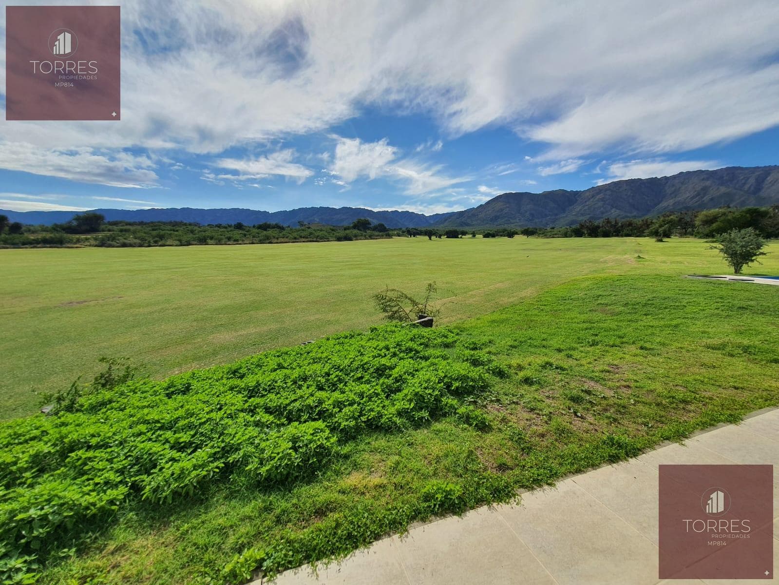 HOUSE FOR SALE IN THE COUNTRY GOLF SANTA MARIA VILLA LARCA NEIGHBORHOOD, MERLO. SAN LUIS