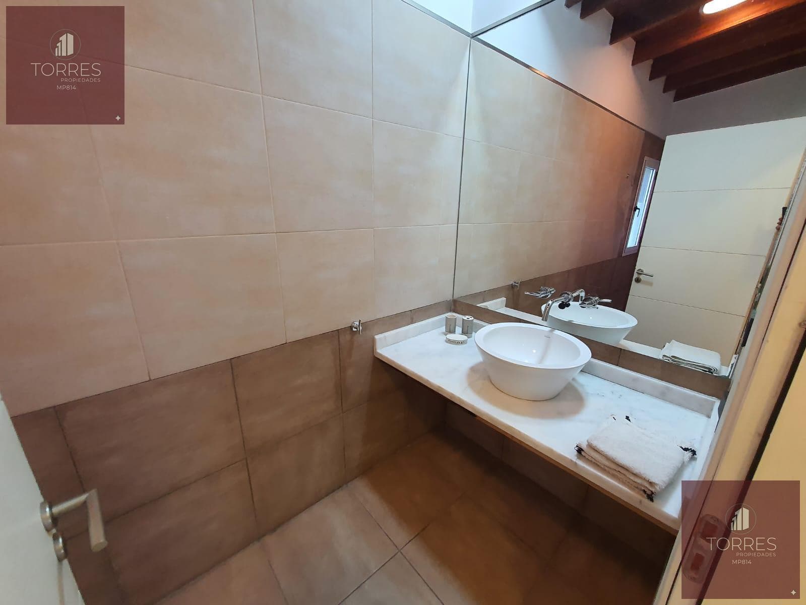 HOUSE FOR SALE IN THE COUNTRY GOLF SANTA MARIA VILLA LARCA NEIGHBORHOOD, MERLO. SAN LUIS