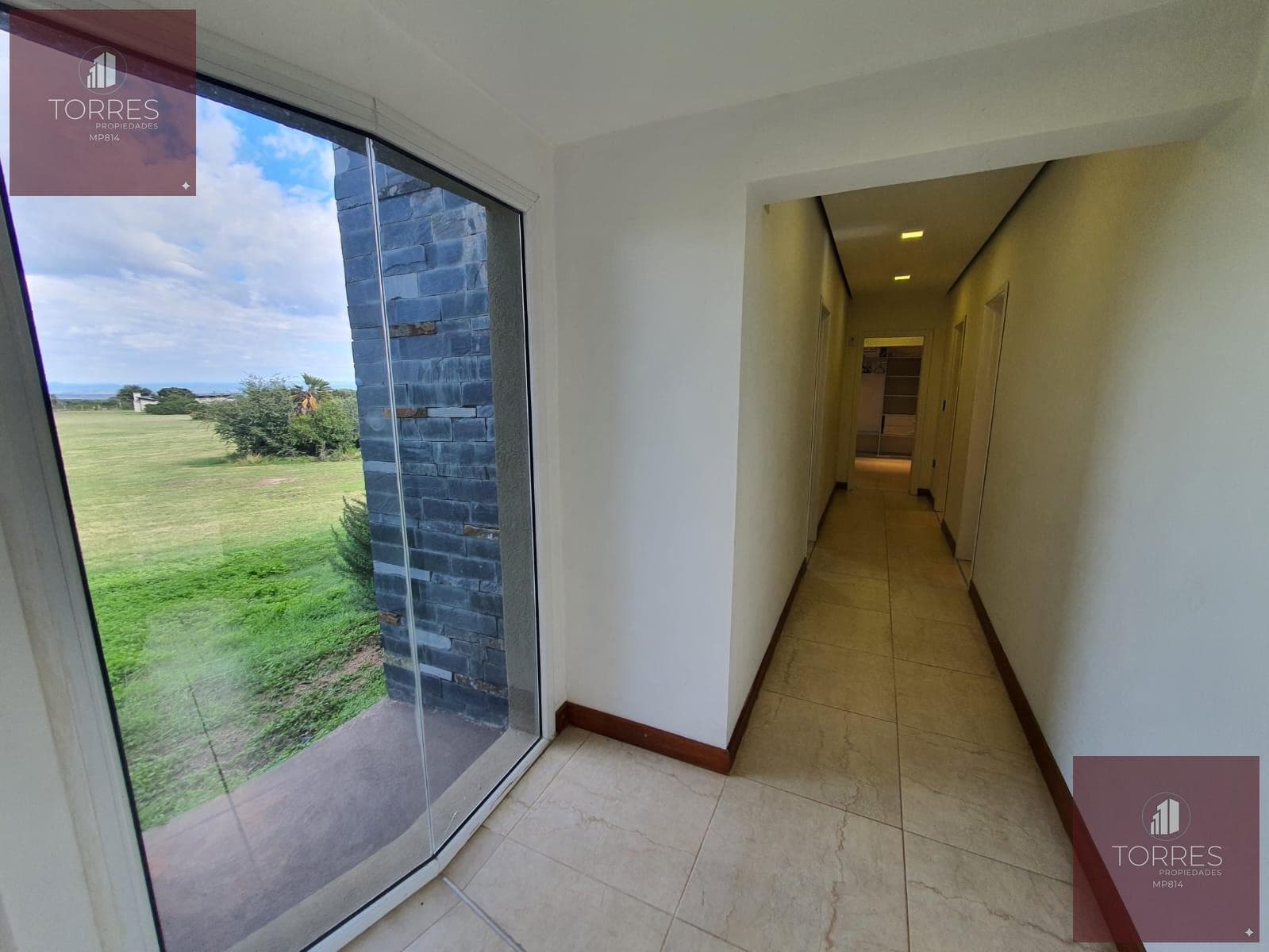 HOUSE FOR SALE IN THE COUNTRY GOLF SANTA MARIA VILLA LARCA NEIGHBORHOOD, MERLO. SAN LUIS