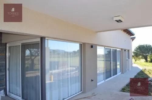 HOUSE FOR SALE IN THE COUNTRY GOLF SANTA MARIA VILLA LARCA NEIGHBORHOOD, MERLO. SAN LUIS